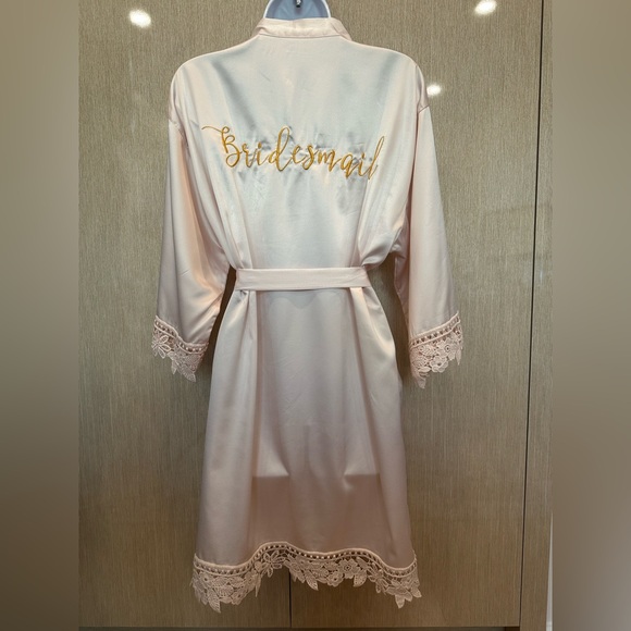 Elegant Bridesmaid Robe Soft Blush Pink Tone Gold Embroidered “Bridesmaid” - Picture 1 of 7
